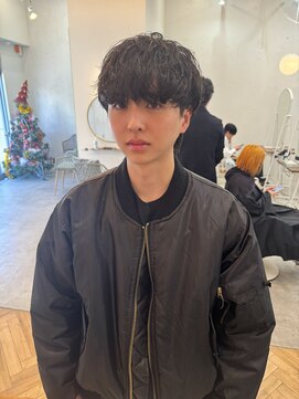 ロミー 本厚木(ROMMY.) フェザーショート 刈り上げセンターパート ホワイトブロンド