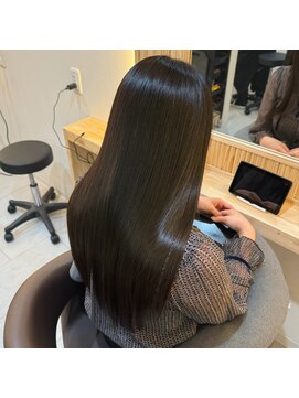 乾かすだけでまとまる艶髪　絹髪縮毛矯正髪質改善