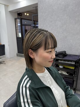 クラン(Chlan) ブリーチを活かしたローライト×切りっぱなしストレートボブ