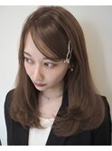  顔周りレイヤーカットべージュカラーくびれレイヤーカット