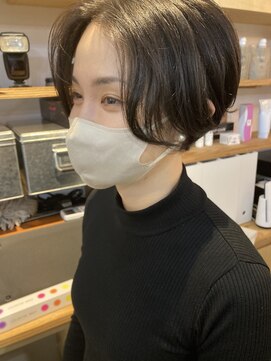 ロカ(roka) センター分けのハンサムショート