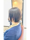 人気のクビレショートで“どん”