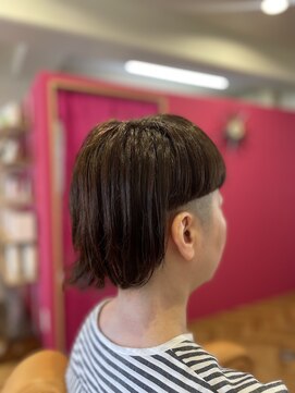 スノウ(snow) ワイドバングな刈り上げウルフ