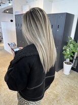 メリー オオサカ(Merly Osaka)&nbsp;ストレートが似合うバレイヤージュ_smoky beige_