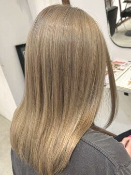 ルイ(ROUIS produced by LUCK 津田沼) ROUIS 津田沼 ホワイトベージュ×ハイライト