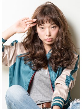 オーガスト ヘア ネイル(AUGUST hair nail) コテ巻き　ロングスタイル／３Dカラー