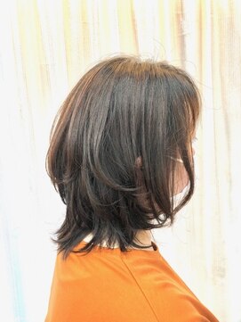 クオリス 上福岡店(QUALIS) 前上がりレイヤー/くびれヘア/30代40代50代/ミディアム/小顔