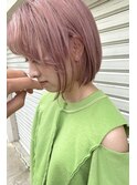 ピンクモーブベージュのボブスタイル