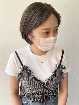 シュリット(schritt) 大人かわいいセンター分けショート　schritt mutsuki