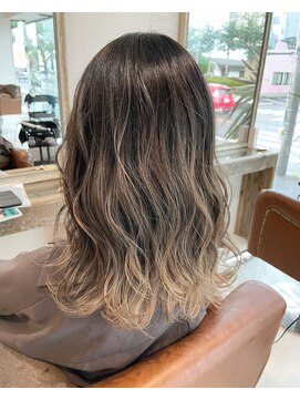 ラウレア(LAULEA) エアタッチバレイヤージュ☆