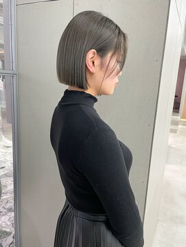 ジェム(GEM) オリーブグレージュ/切りっぱなしボブ/ストレートスタイル