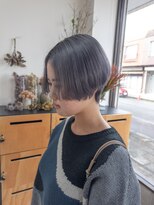 ノア(noa.)&nbsp;透明感がありつつ深みもあるシルバーグレージュ