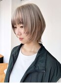 顔周りレイヤーミディアム前髪カット_ba534191