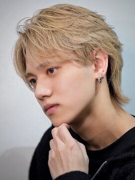 オルズ 渋谷(ALLZ) ミルクティーベージュセンターパートフェザーショートウルフ