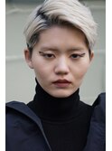ハイトーン金髪×刈り上げショート女子