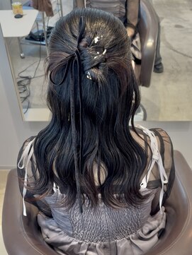 ケリーアン 太田(kelly.un) ハーフアップ / タイトアレンジ / カチモリ /お呼ばれヘアセット