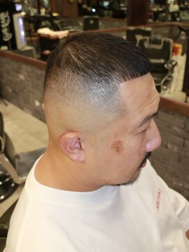 スリーセント 栄(3/cent) クロップスタイル/ボウズフェード/バズカット/スキンフェード