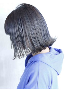 イル(ill) 外ハネボブ　グラデーション　透明感グレージュ　大須