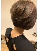大人ノーブル黒髪暗髪まるみ襟足すっきり小顔ショートボブ
