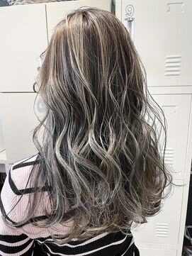 リリー(Lilley) 【Lilley 稲永麻衣】ハイライト＋ブリーチ天神/今泉