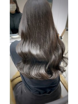 アイヴィ 表参道(IVY) 赤みなしグレージュ艶カラー＊顔まわりカット