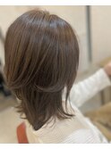 レイヤー外ハネ×アッシュベージュ