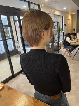 ナンバー(number+) 20代30代大人可愛いショートボブ艶感ミルクティーベージュ