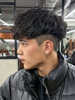 ニコ トウキョウ ロジック(nico TOKYO Logic)&nbsp;スペインカールホワイトメッシュフェードメンズ髪型短髪