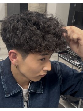 イーラ(era) スペインカール　ツイストスパイラル眉カットメンズパーマ
