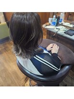 ムートル(Mu-tol) 外はねくびれミディアムヘア