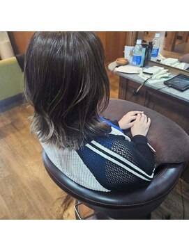 ムートル(Mu-tol) 外はねくびれミディアムヘア
