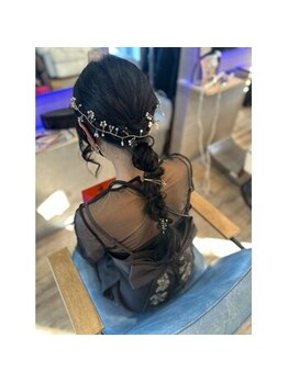披露宴や2次会スタイルはもちろん♪旅行や女子会などラフアレンジも好評！特別な日は特別なヘアセットを◎