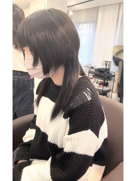 ウルフカット(クラゲヘアも併せ持たせた)