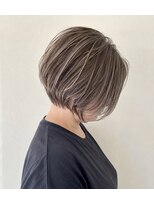 ウル(ulu) 白髪ボカシハイライト 明るめベース ショートレイヤー 40代