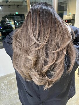 メリー オオサカ(Merly Osaka) 大人っぽバレイヤージュスタイル_layer×greige_