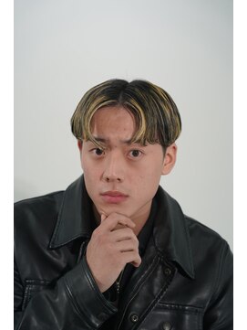 クロムトウキョウ ザ バーバー ネオン 新宿店(CHROM TOKYO the Barber ne/on) センターパートメッシュ