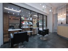 ラルゴ シモキタザワ(LARGO shimokitazawa)の雰囲気（路面から少し奥にある店舗なので人通りも少なくゆっくり出来ます）