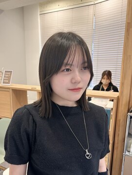 ネオリーブウリ 二子玉川店(Neolive uri) 大人ガーリーダークアッシュ似合わせカットミディアムレイヤー