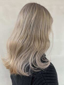ラックスビー オオサカ  梅田茶屋町店(LUXBE OSAKA)の写真/最旬トレンドカラーも☆人気の艶カラー、ケアブリーチ使用◎ダメージレスで周りに自慢したくなる髪色に♪