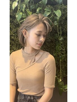 ラグーンヘアー(Lagoon hair) アップバングボブ