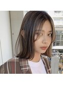 透け感バングの上品ミディアムボブ