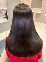 “サラツヤ×透けカラー”で、見惚れる髪へ。