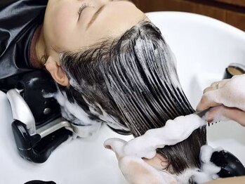 オニールヘア(Onir Hair)の写真/【モラージュ菖蒲】髪の“体幹”を鍛えて、芯から強く。次世代ケア「コアミー」でずっと続く潤いとツヤを！