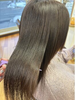 有限会社 ラテン美容室 本店の写真/【花巻】頑固なクセも自然な仕上がりも思いのまま◎髪質に合わせた薬剤選定でオーダーメイドな縮毛矯正♪