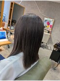 透明感ダークグレージュで叶える艶髪ストレート