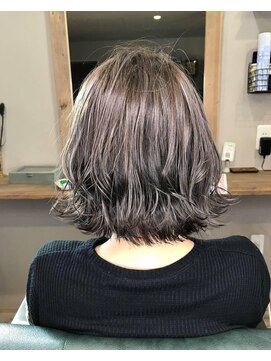 ヘアサロン コバコ(hair salon cobaco) プラチナシルバーハイライトボブ