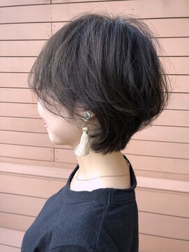 クロックレス (CLOCKLESS) 耳掛け × グラデーションボブ #CLOCKLESS伊勢崎