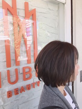 ヌビア 藤が丘(NUBIA) 前下がりボブ