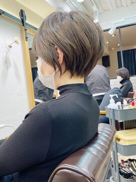 アヴァロン(AVALON) 美シルエット・大人ショート・アッシュグレージュ【BISA】