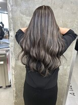 キング 梅田(K!ng)&nbsp;ホワイトハイライトハイライトカラーレイヤーカット